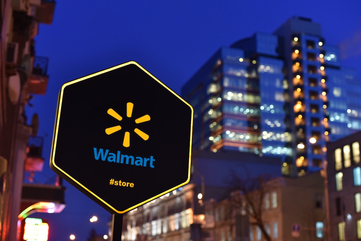 Walmart sign - Depositphotos