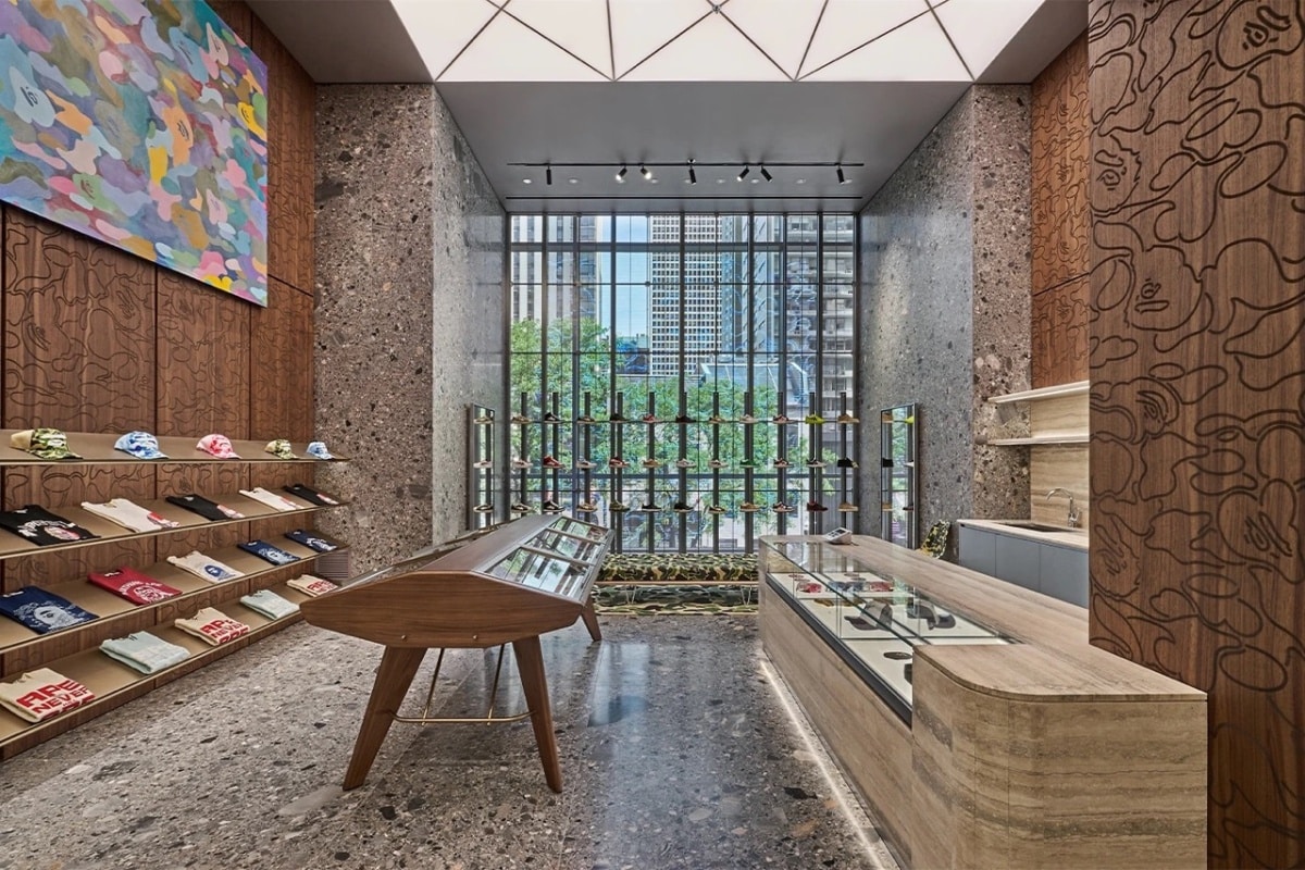 https---hypebeast.com-image-2024-06-07-bape-opens-first-chicago-flagship-store-announcement-005 Крупный.jpeg