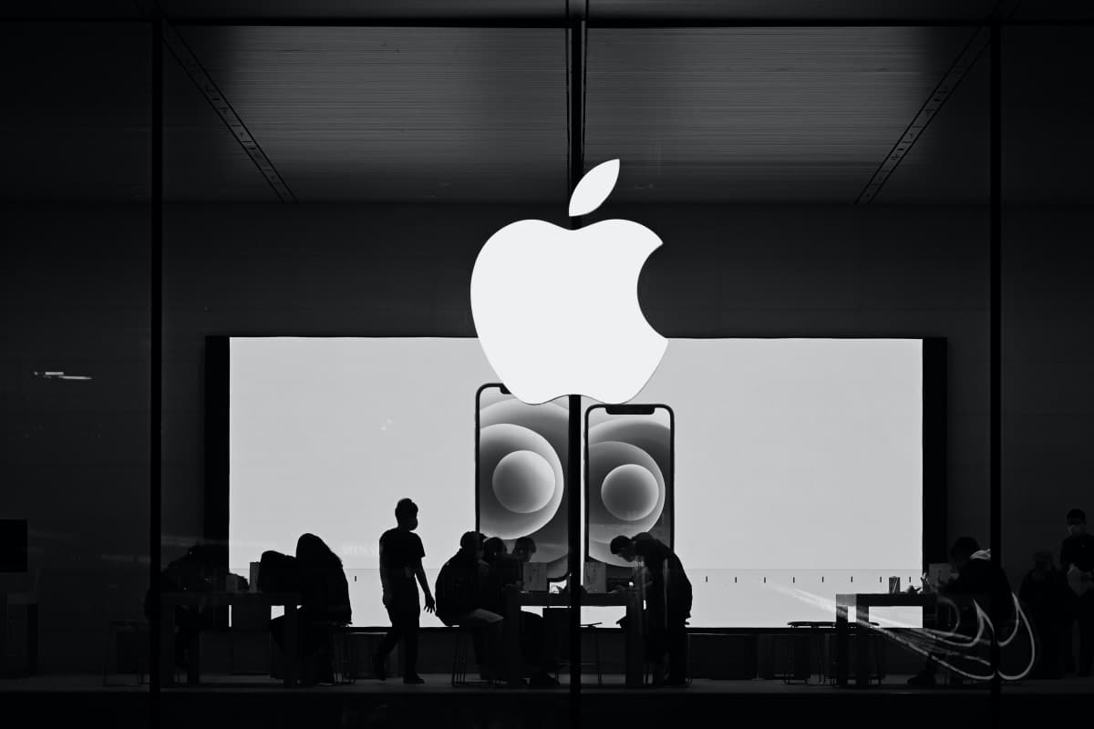 Apple Store - unsplash
