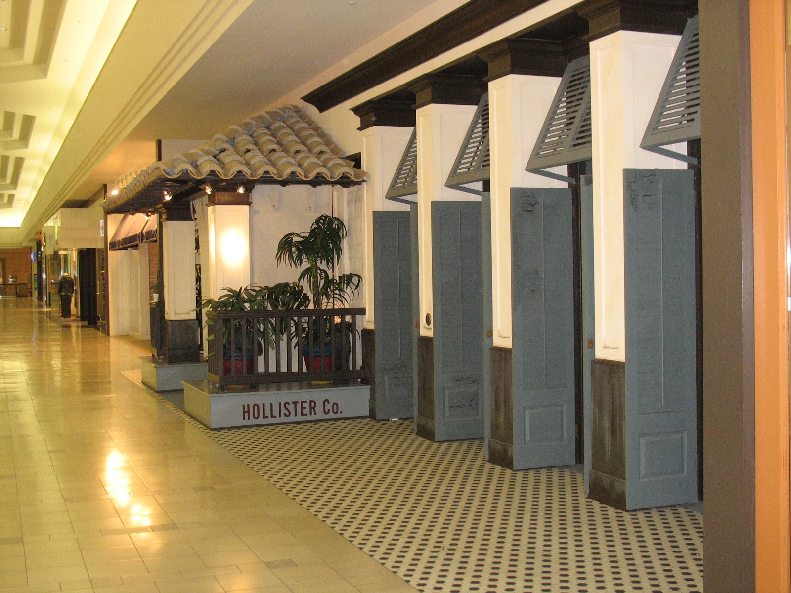 Hollister town center mall sales