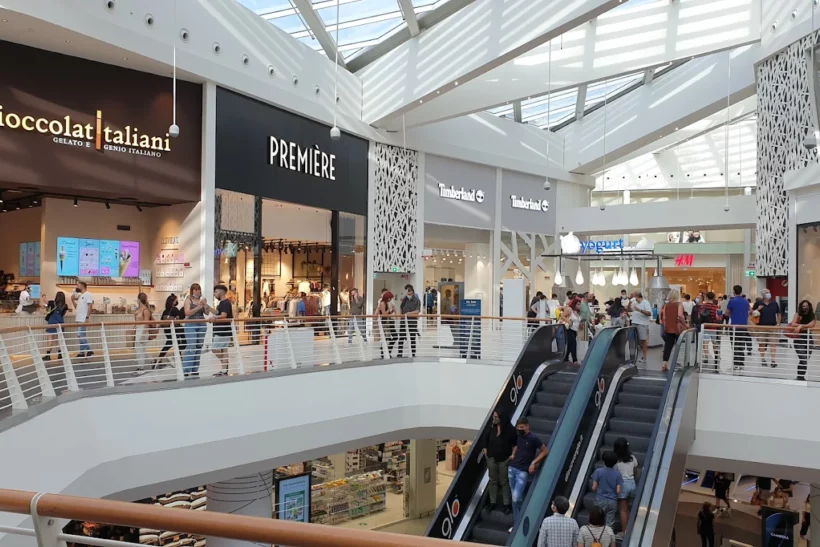 Maximo Shopping Center
